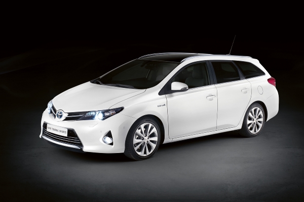 Toyota Auris Sports, první plně hybridní kombi v nižší střední třídě.