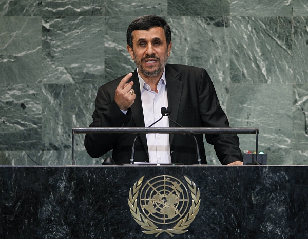 Íránský prezident Mahmúd Ahmadínežád. Íránský prezident Mahmúd Ahmadínežád.