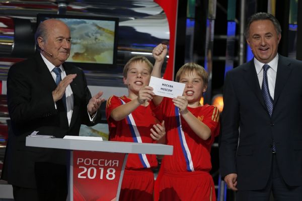 Sepp Blatter (vlevo), Vitalij Mutko (vpravo). Sepp Blatter (vlevo), Vitalij Mutko (vpravo).