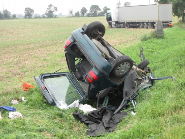 Nehoda ze dne 3. 9. 2012, která se stala u Vlčkova na Královéhradecku. Řidič osobního vozu srážku s kamionem nepřežil. Nehoda ze dne 3. 9. 2012, která se stala u Vlčkova na Královéhradecku. Řidič osobního vozu srážku s kamionem nepřežil.