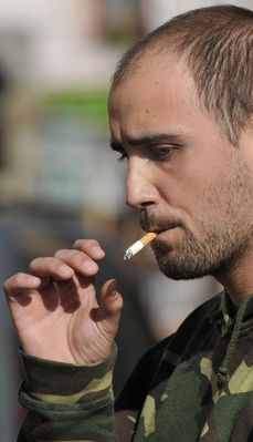 Dát si po útoku na prezidenta cigárko je možné zřejmě jen v České republice.