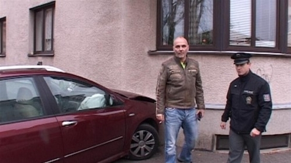 Řidič se po nehodě vymlouval na epileptický záchvat. Řidič se po nehodě vymlouval na epileptický záchvat.