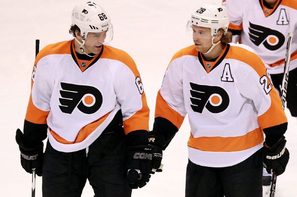 Jaromír Jágr a Claude Giroux (vpravo) se ve Philadelphii spřátelili. Budou spolu oblékat i dres Kladna? Jaromír Jágr a Claude Giroux (vpravo) se ve Philadelphii spřátelili. Budou spolu oblékat i dres Kladna?