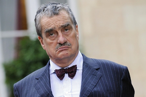 Karel Schwarzenberg podpisy občanů sbírat nemusel, podle zákona k jeho formální kandidatuře stačí, aby jej navrhlo minimálně 20 poslanců či deset senátorů. Karel Schwarzenberg podpisy občanů sbírat nemusel, podle zákona k jeho formální kandidatuře stačí, aby jej navrhlo minimálně 20 poslanců či deset senátorů.