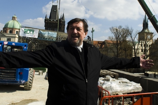 Dlouholetý šéf památkového odboru Jan Kněžínek skončil, čelil kritikám.