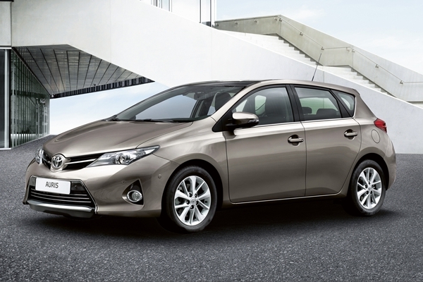 Toyota má řadu novinek, jako například model Auris, ale v Číně s nimi zatím asi neuspěje. Toyota má řadu novinek, jako například model Auris, ale v Číně s nimi zatím asi neuspěje.