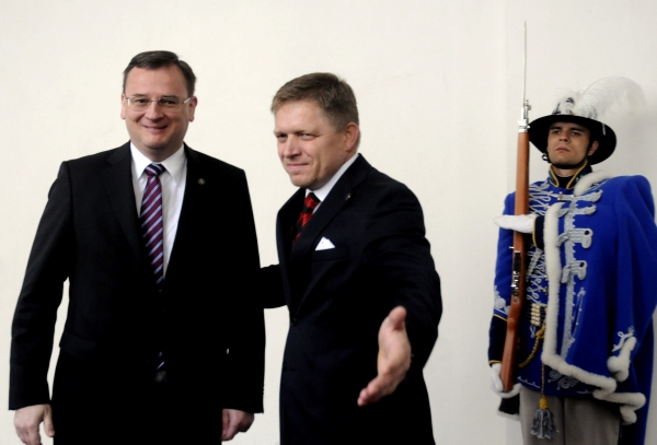 Petr Nečas se slovenským premiérem Robertem Ficem. Petr Nečas se slovenským premiérem Robertem Ficem.