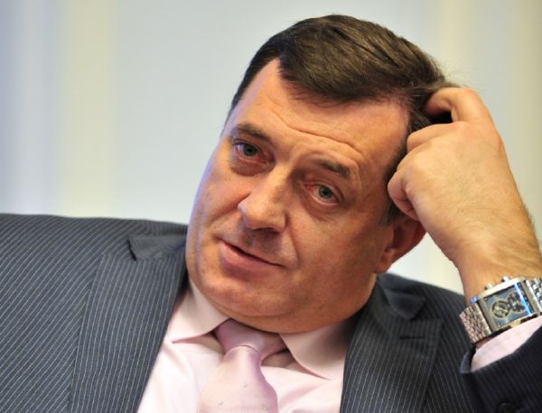 Nápady Milodara Dodika často směřují k oslabení bosenské federace s cílem ji rozbít. Nápady Milodara Dodika často směřují k oslabení bosenské federace s cílem ji rozbít.