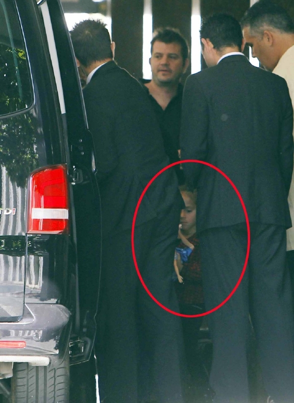 Bodyguardi odvádějí dobrou práci.