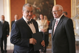 Karel Schwarzenberg (vlevo) po boku Václava Klause.
