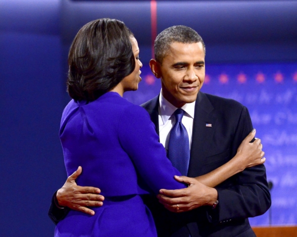 Americký prezident Barack Obama si s manželkou Michelle v sobotu našli den pro sebe a dodatečně oslavili dvacáté výročí svatby. Americký prezident Barack Obama si s manželkou Michelle v sobotu našli den pro sebe a dodatečně oslavili dvacáté výročí svatby.