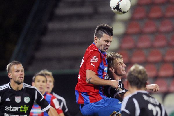 Josef Divíšek (vpravo) z Příbrami a Michal Ďuriš z Plzně. Josef Divíšek (vpravo) z Příbrami a Michal Ďuriš z Plzně.
