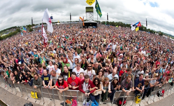Glastonbury je jeden z nejznámějších rockových festivalů na světě.