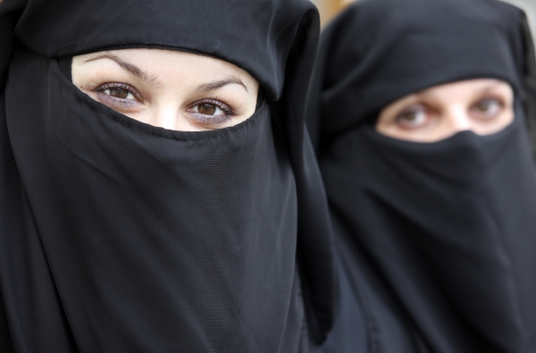 Dánský vězeň uprchl z nápravného zařízení převlečený za muslimku.