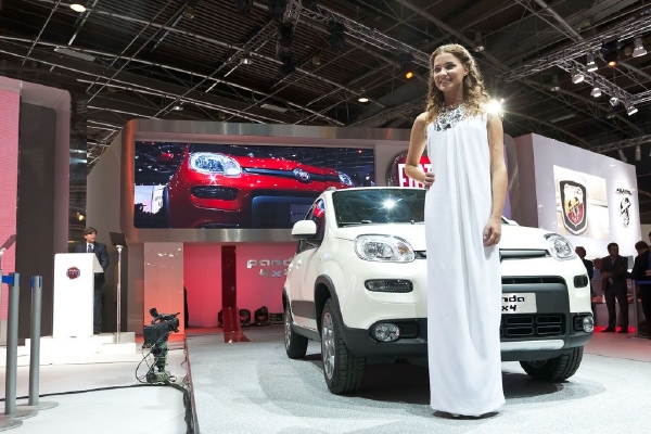 Miss Italia 2012 a Fiat Panda 4 x 4 tvořily dvojici, která potěšila oko.