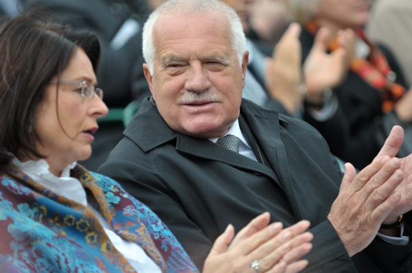 Prezident Václav Klaus po boku místopředsedkyně ODS Miroslavy Němcové. Prezident Václav Klaus po boku místopředsedkyně ODS Miroslavy Němcové.