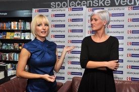 Nakladatelka a manželka někdejšího premiéra Petra Paroubková (vlevo) a někdejší středočeská mluvčí a editorka knihy Berill Mascheková (vpravo).