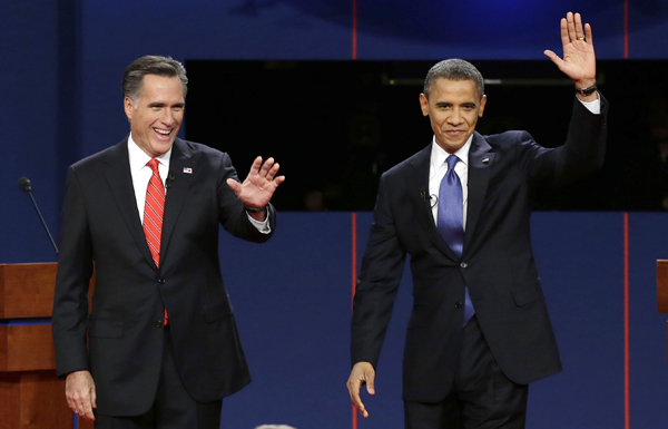 Mitt Romney (vlevo) vede v průzkumech nad Barackem Obamou (vpravo).