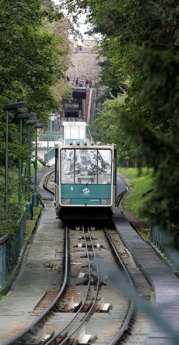 Lanovka na pražský Petřín skoro tři týdny nepojede.