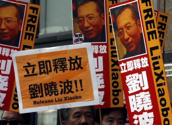 Demonstrace na podporu Liou Siao-poa v Hongkongu. Demonstrace na podporu Liou Siao-poa v Hongkongu.