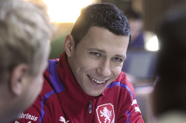 Fotbaloví reprezentanti před pátečním kvalifikačním zápasem s Maltou poprvé trénovali už s obráncem Markem Suchým, který měl v posledních dnech potíže s naraženým kolenem. Fotbaloví reprezentanti před pátečním kvalifikačním zápasem s Maltou poprvé trénovali už s obráncem Markem Suchým, který měl v posledních dnech potíže s naraženým kolenem.
