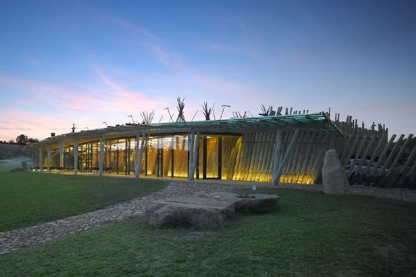 Golf klub Čertovo břemeno od Stanislava Fialy a společnosti FIALA + NĚMEC.