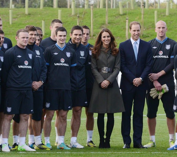 Princ William a jeho manželka Kate při otevírání luxusního tréninkového centra.
