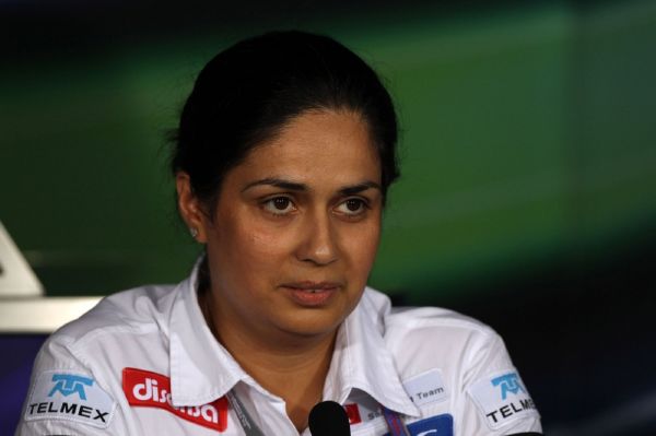 Vedení švýcarského týmu Sauber se ujala Rakušanka s indickými kořeny Monisha Kaltenbornová. Vedení švýcarského týmu Sauber se ujala Rakušanka s indickými kořeny Monisha Kaltenbornová.
