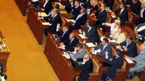Někteří poslanci se stále nerozhodli, kterého kandidáta na prezidenta podpoří.
