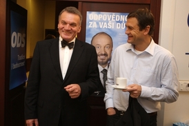 Hokejový boss i politik. Bříza s pražským primátorem Bohuslavem Svobodou.