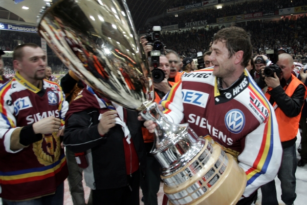 V roce 2006 slavil Bříza jako brankář se Spartou extraligový titul.