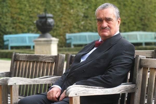 Ministr zahraničí Karel Schwarzenberg. Ministr zahraničí Karel Schwarzenberg.