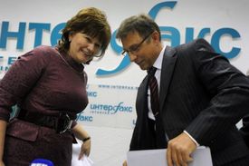 Poslali Pussy Riot za mříže. Soudci Larisa Poljaková a Jurij  Pasjunin na tiskové konferenci.