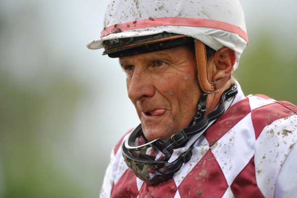 Josef Váňa se dnes může stát nejstarším šampionem Velké pardubické.