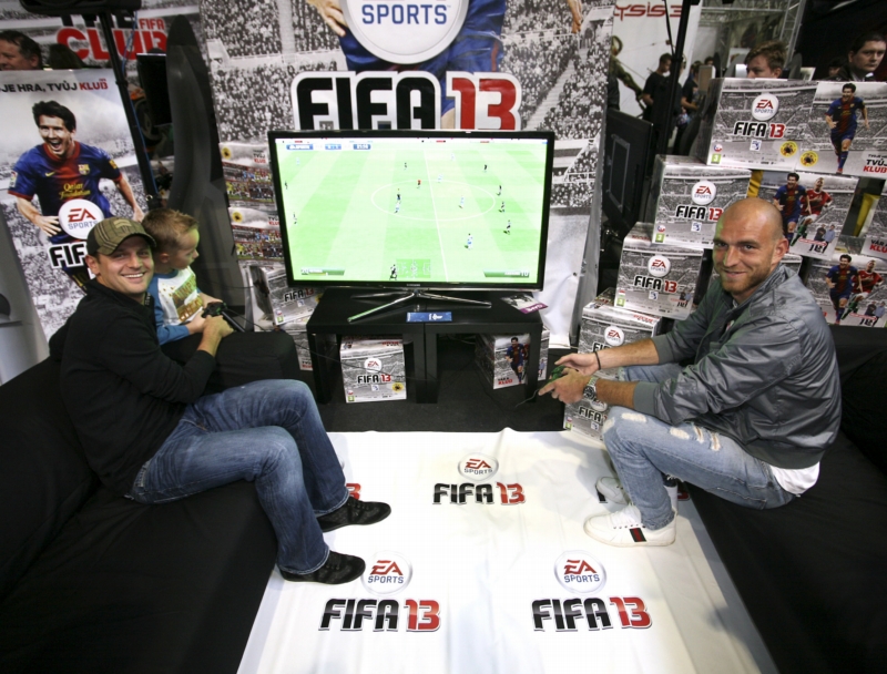 Marek Matějovský a Martin Latka křtí hru.