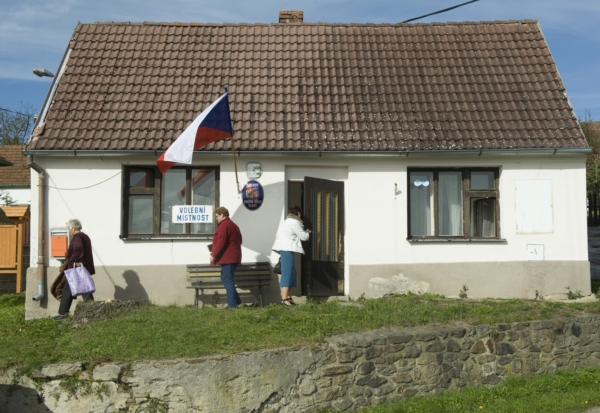 Krajské a senátní volby v ČR se staly zklamáním pro pravici. Krajské a senátní volby v ČR se staly zklamáním pro pravici.