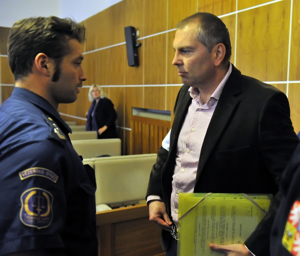 Bývalý policista Miloš Almásy (vpravo).