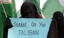 Útok na školačku pobouřil i tuto muslimku, ale její protest je anonymní.