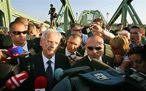 Neprošel. Lázslo Sólyom na slovensko-maďarské hranici u Komárna.