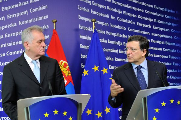 Srbský prezident Nikolič a šéf EK Barroso (červen 2012, Brusel). 