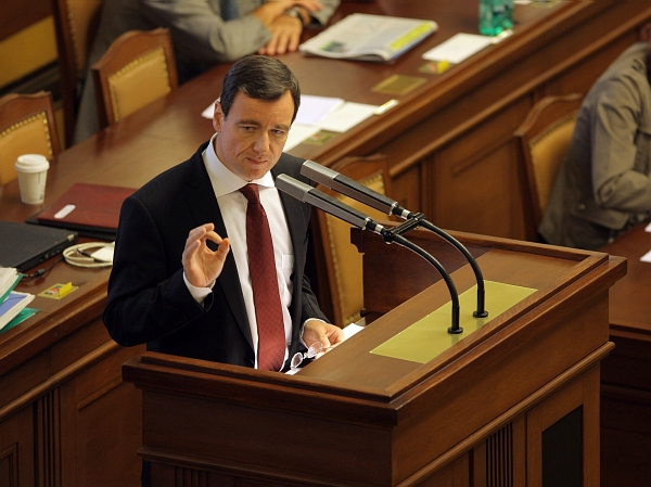 David Rath byl nejdříve obviněn z přijetí sedmimilionového úplatku na opravu buštěhradského zámku. Přibyla však obvinění za další úplatky týkající se manipulace zakázek na vybavení do několika středočeských zdravotnických zařízení. David Rath byl nejdříve obviněn z přijetí sedmimilionového úplatku na opravu buštěhradského zámku. Přibyla však obvinění za další úplatky týkající se manipulace zakázek na vybavení do několika středočeských zdravotnických zařízení.