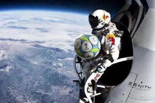 Baumgartner chytá Ramosovu penaltu.