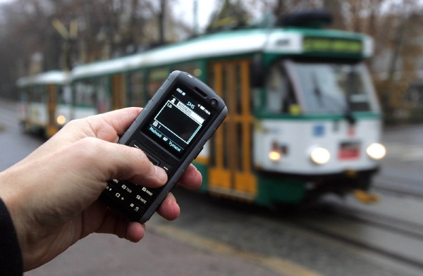 Jízdenku přes SMS si Češi mohou zakoupit již v devíti městech. Jízdenku přes SMS si Češi mohou zakoupit již v devíti městech.