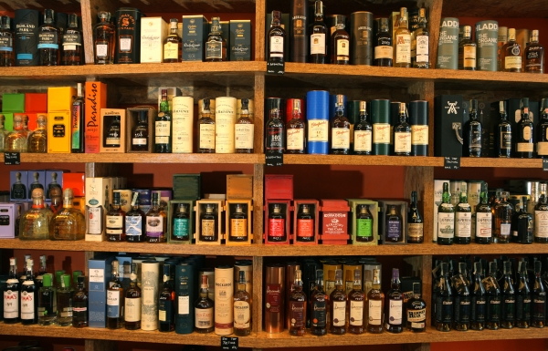 Tvrdý alkohol se může prodávat od 27. září.