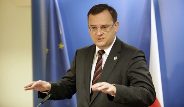 Petr Nečas v Bruselu upozornil na chybu v zákoně, kvůli níž by Česko mohlo přijít až o 20 miliard korun.