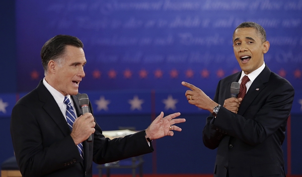 Kandidát na prezidenta Mitt Romney s nynějším prezidentem Spojených států Barackem Obamou při televizní debatě. Kandidát na prezidenta Mitt Romney s nynějším prezidentem Spojených států Barackem Obamou při televizní debatě.