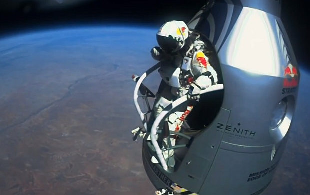 Felix Baumgartner se chystá na svůj rekordní skok.