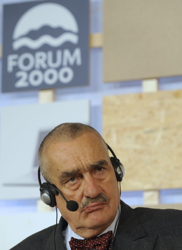 Ministr zahraničí Karel Schwarzenberg na konferenci připomněl výrok T. G. Masaryka, že demokracie znamená diskusi. 