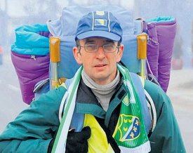 Senad Hadžić denně urazil 30 až 70 kilometrů s dvacetikilovým batohem na zádech.
