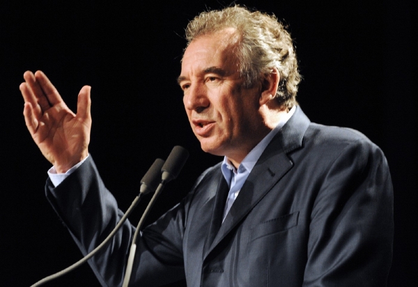 François Bayrou obvinil zakladatele UDI, že vyvolávají nežádoucí válku mezi středopravicovými stranami v zemi.
